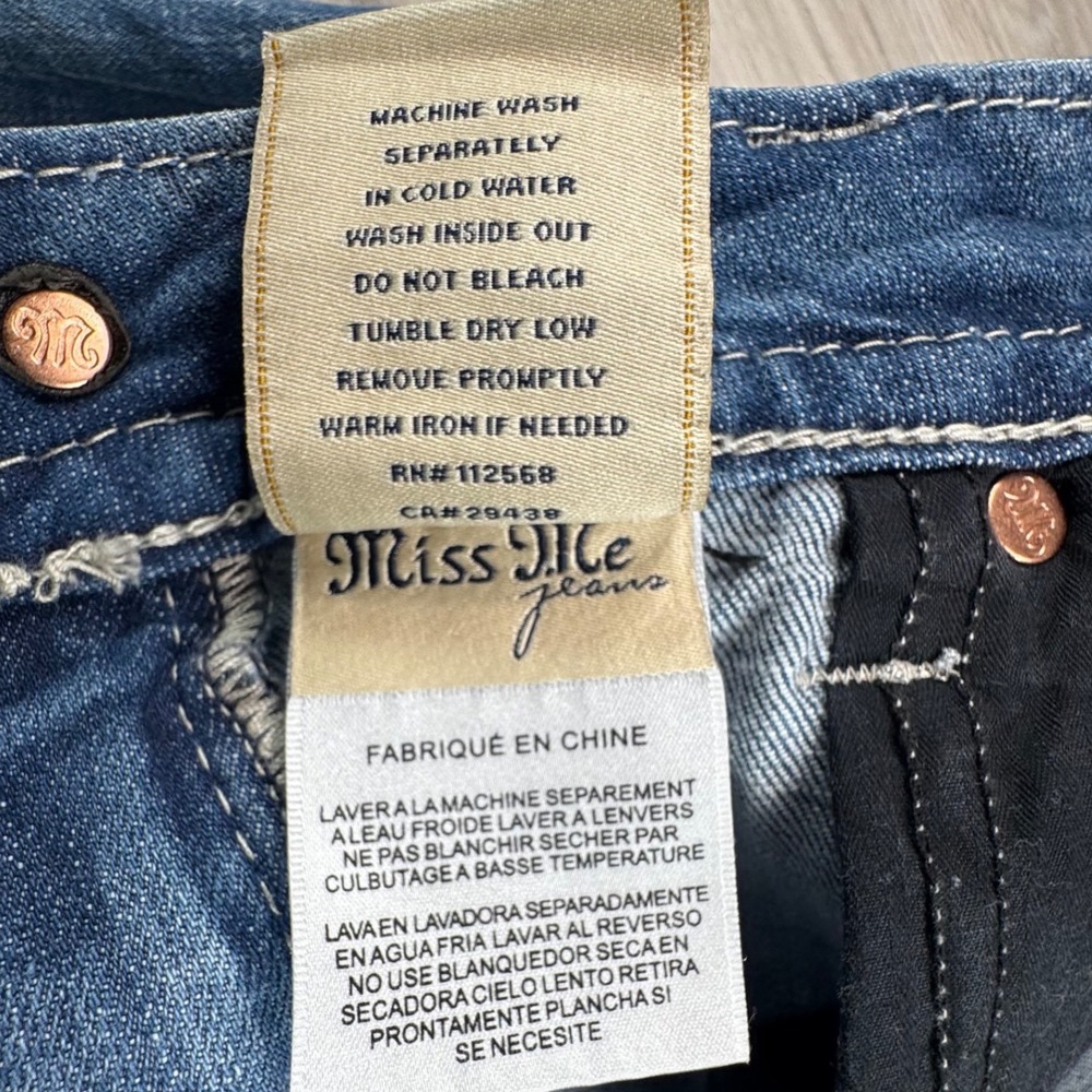 Miss Me Signature Cuffed Capri Jeans Size 27 Medium Wash Embellished JP5755P4 - Picture 13 of 16